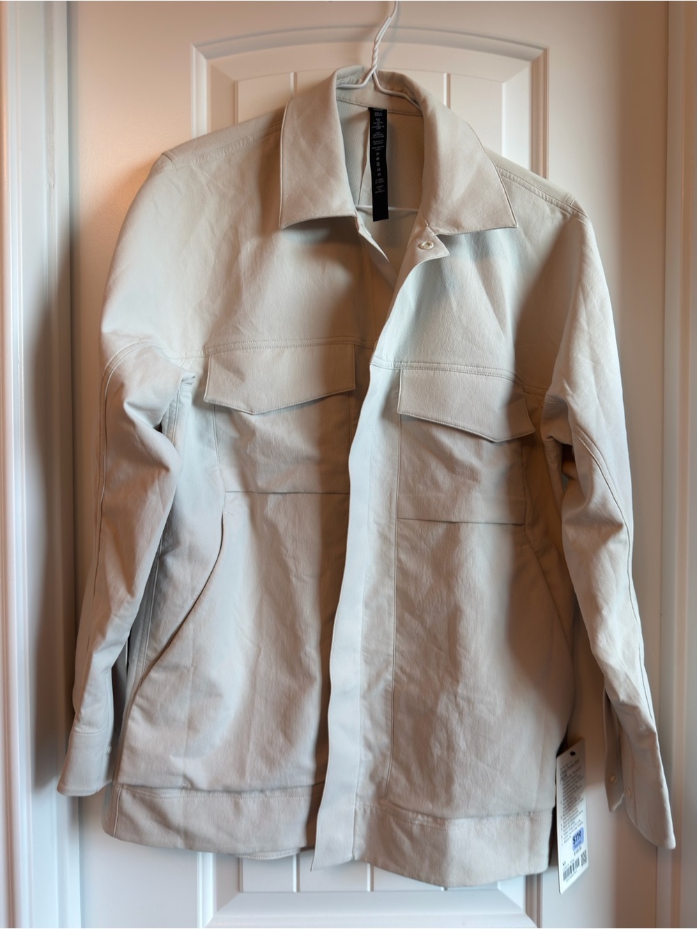 lululemon men’s Cargo Pocket Shirt
Jacket BONE XS